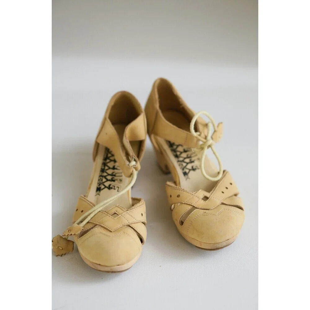F- Troupe London Bran NEW Light Beige Nubuck Suede Lace up Clog Sandals 6.5